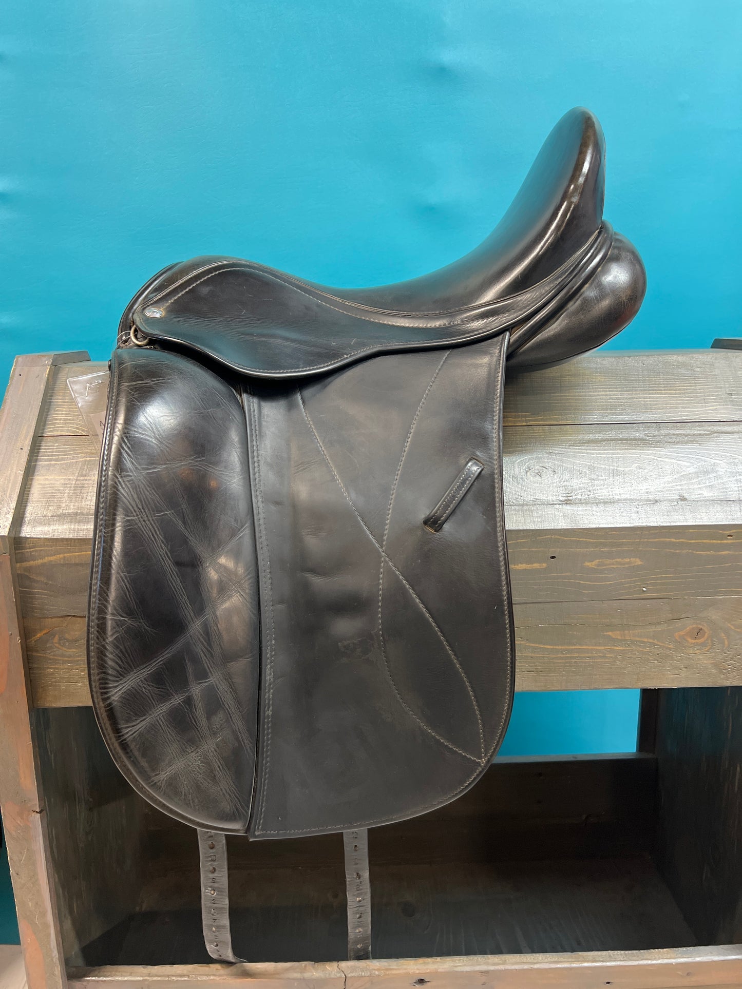 Black Borne Saddlery Ambassador Dressage Saddle, 17.5