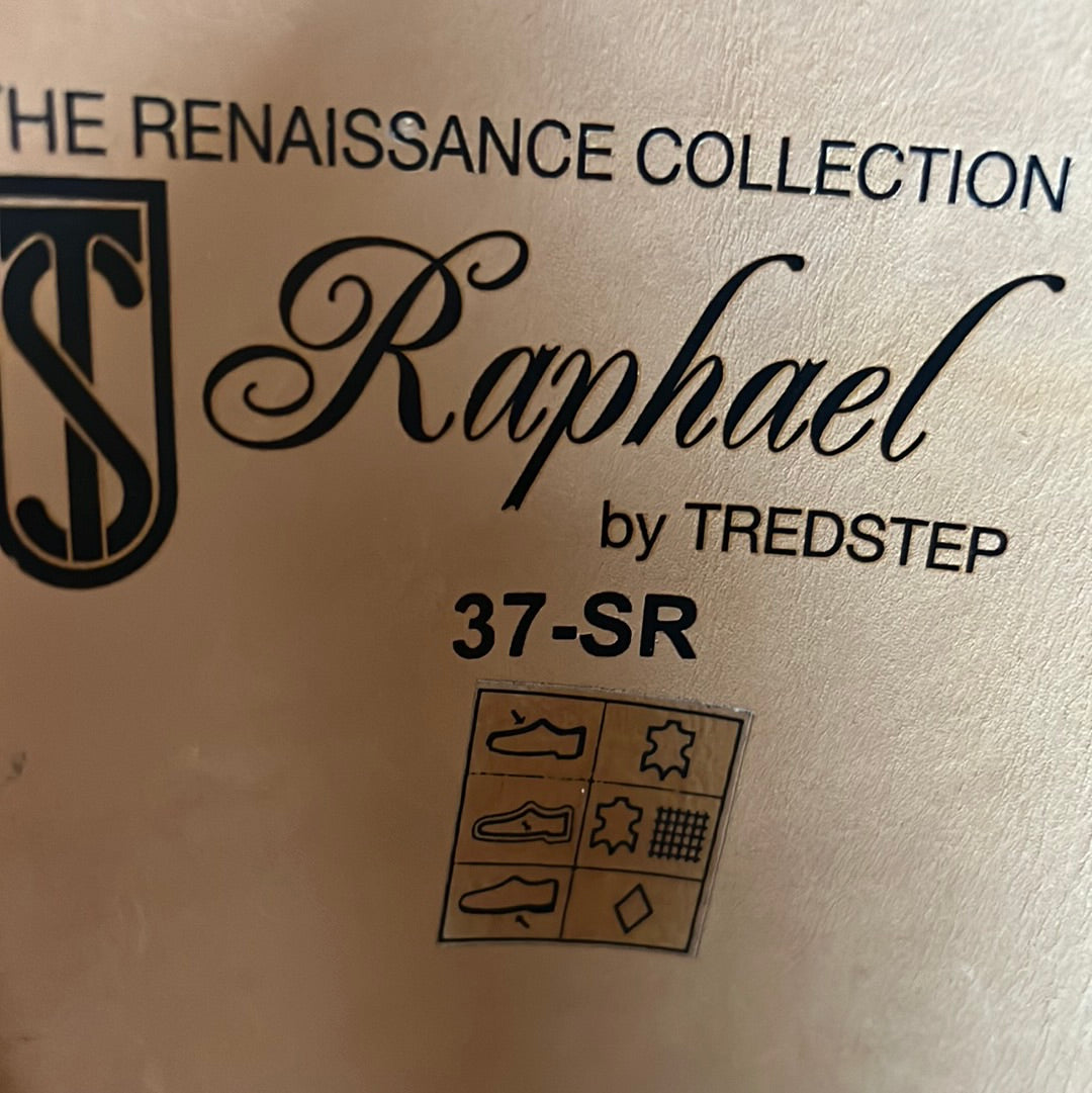 Tredstep Raphael, 37, Slim Calf, Regular Height