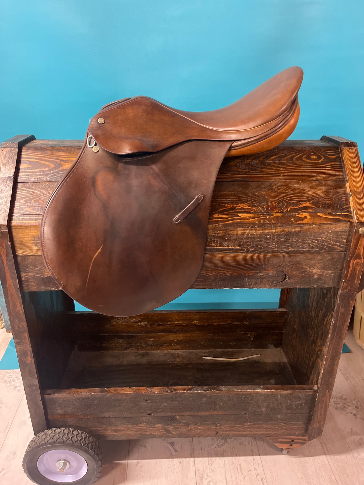 Crosby Close Contact Saddle