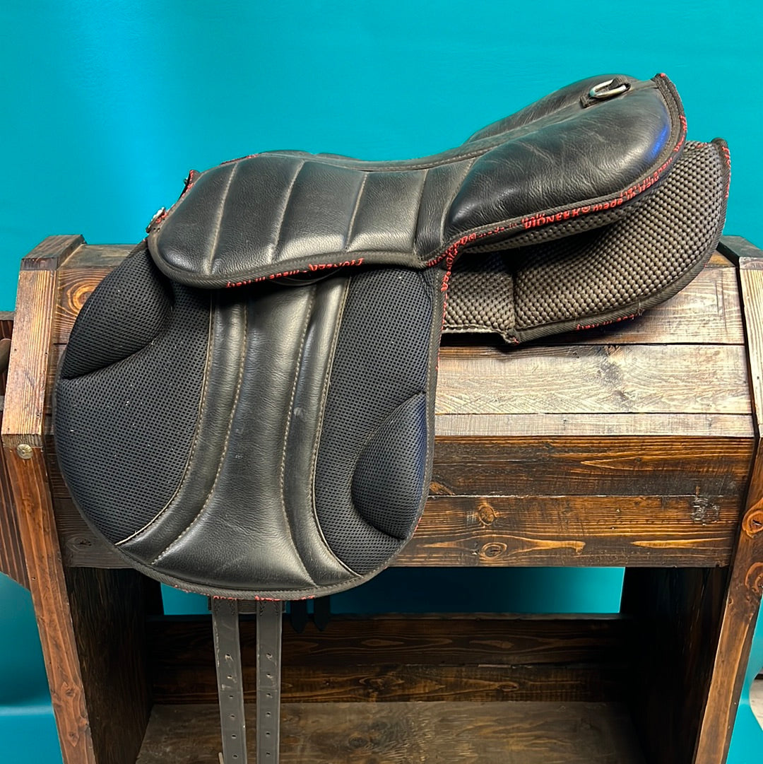Pioneer Treeless Saddle W/pad
