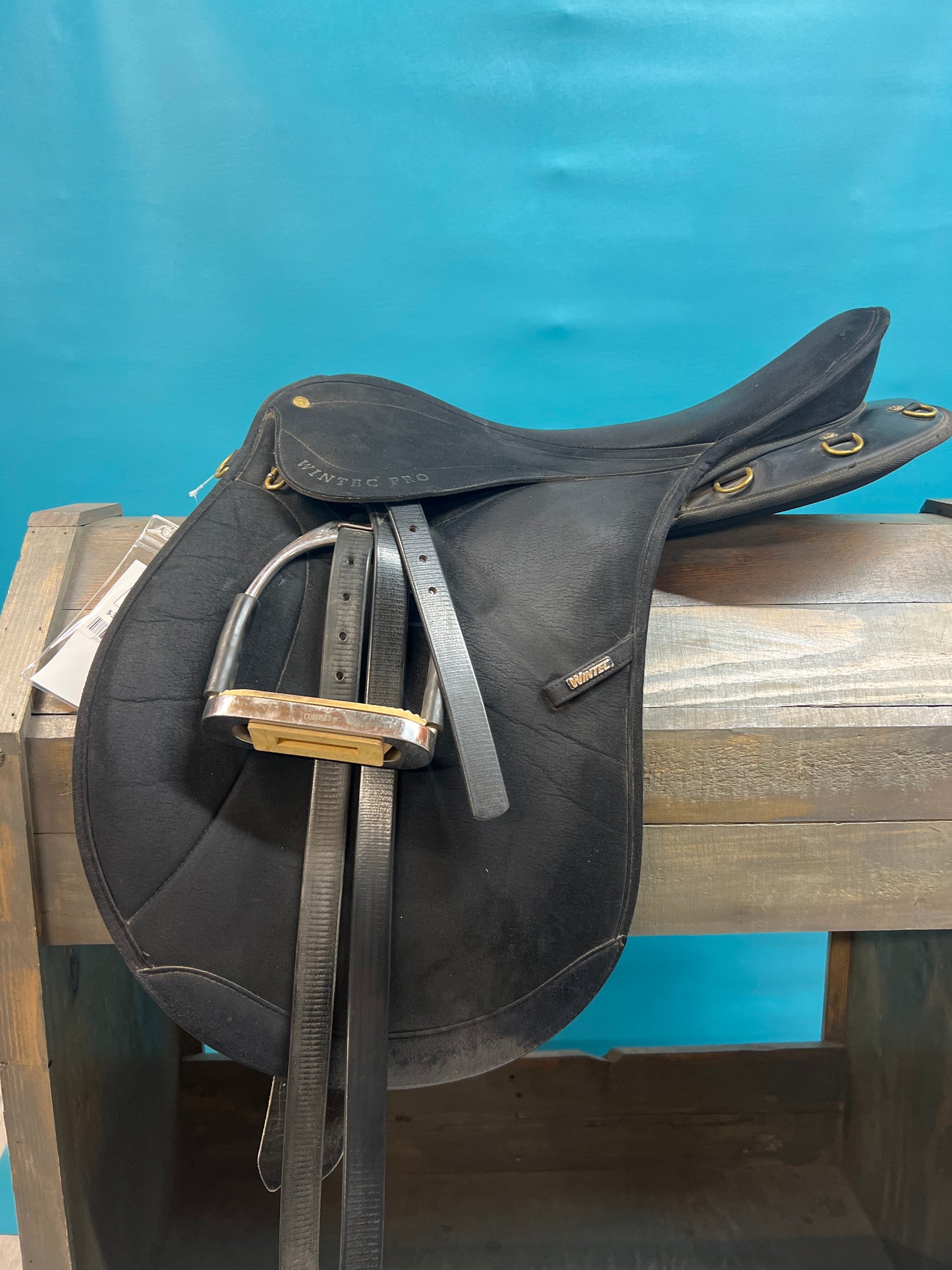 Black Wintec Pro Endurance Saddles, 18.5