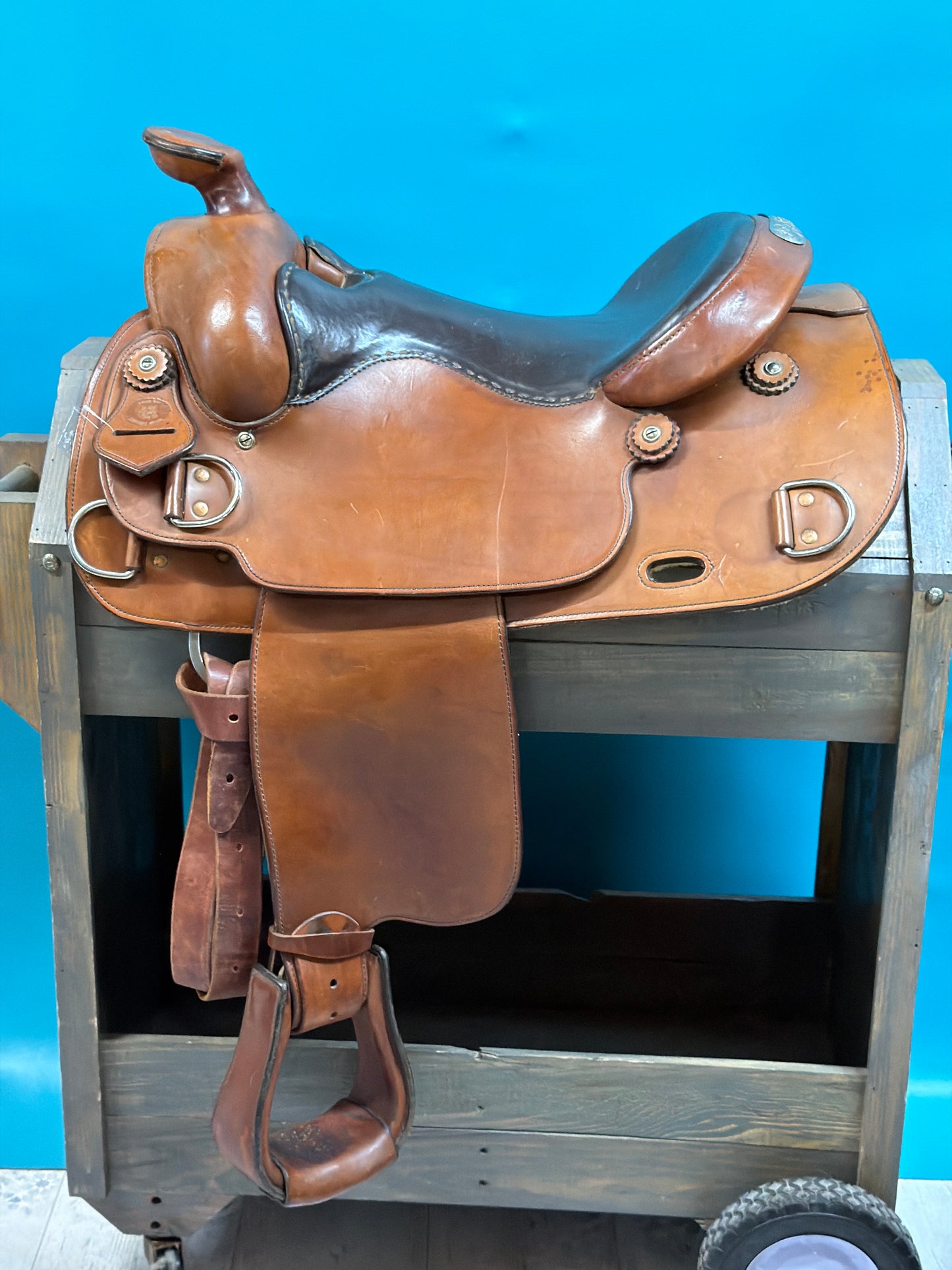 Victor Custom Tack Work saddle, 15