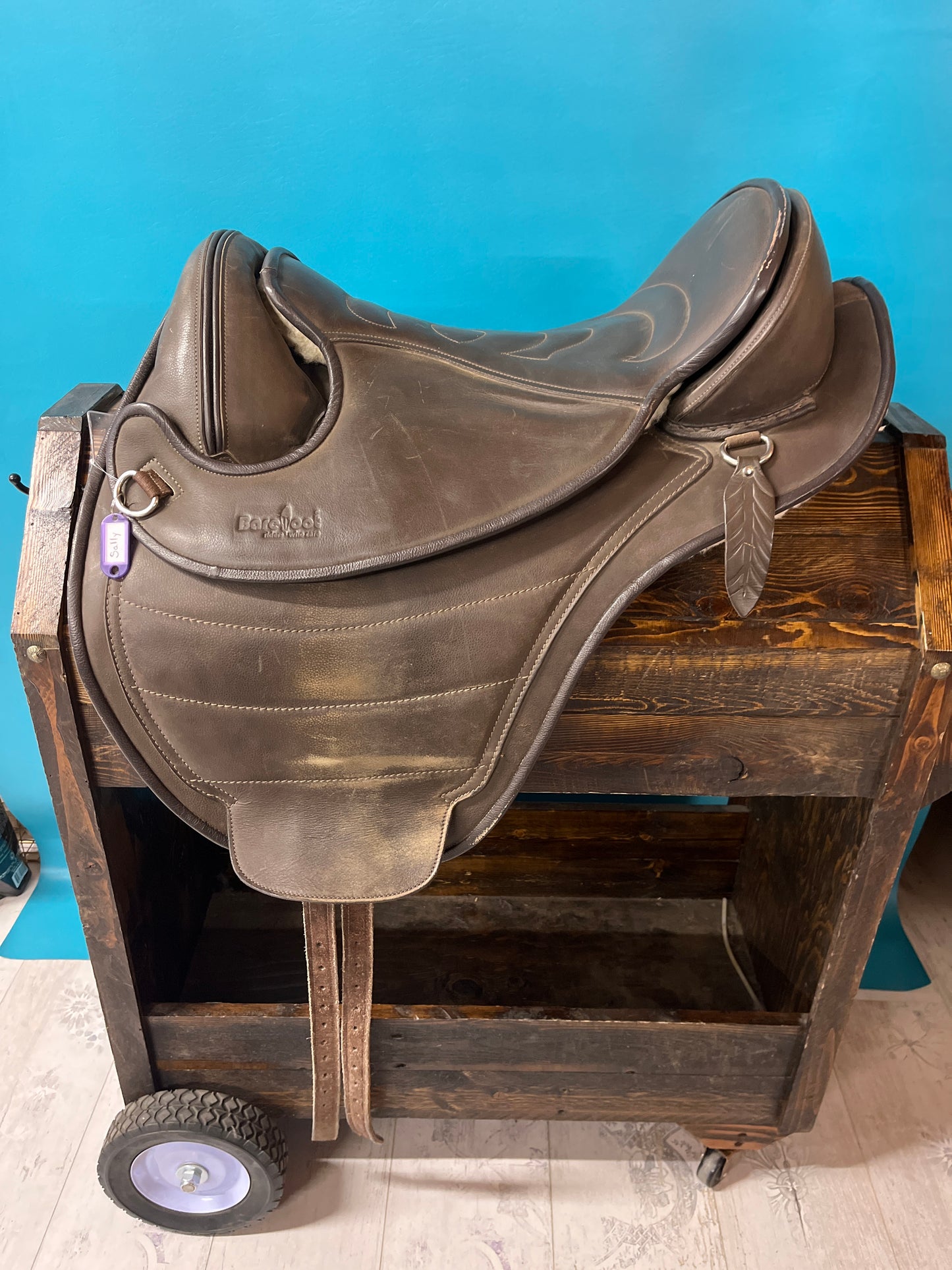 Barefoot Treeless Saddle
