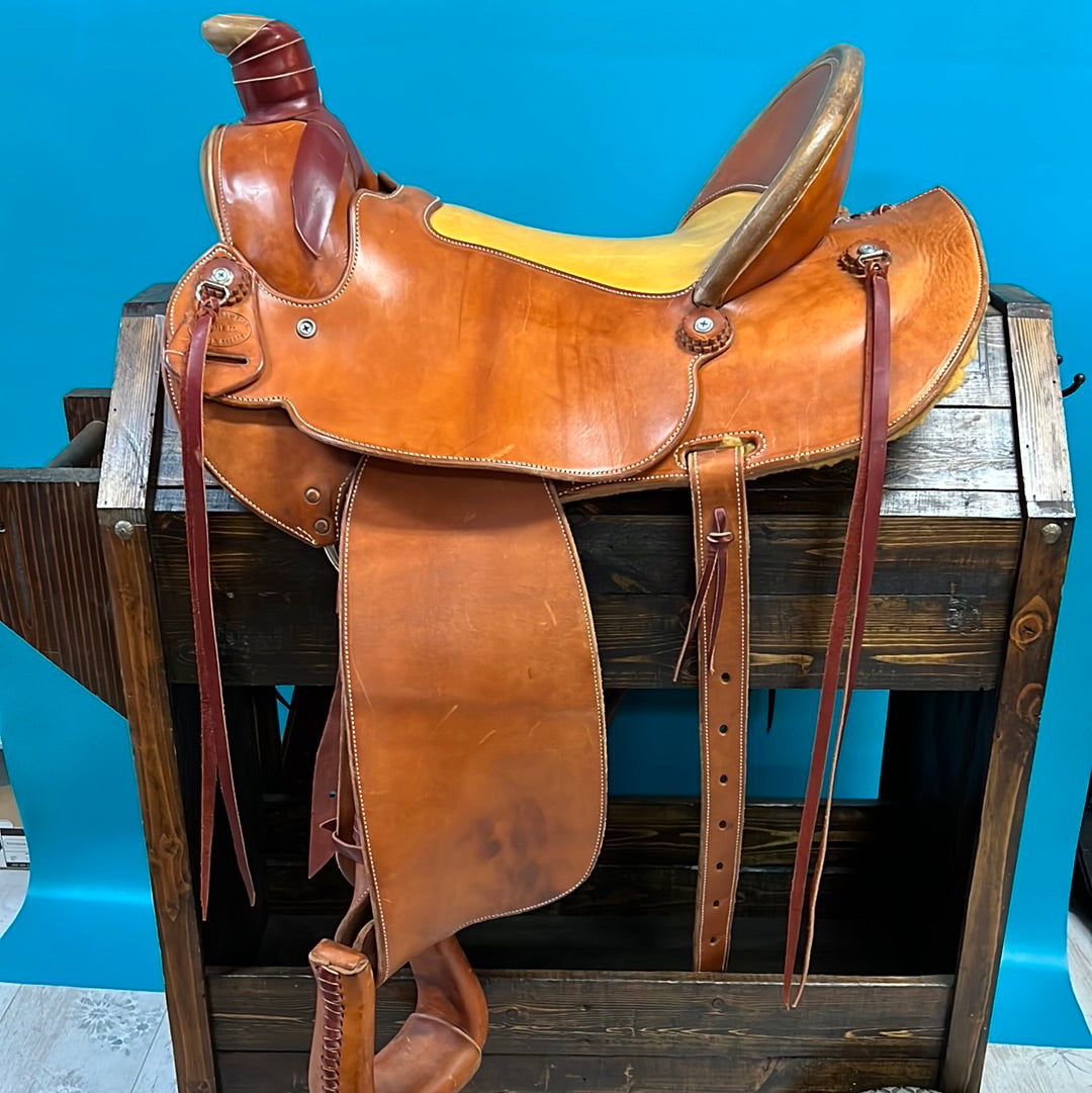Strawberry Roan Roping Saddle