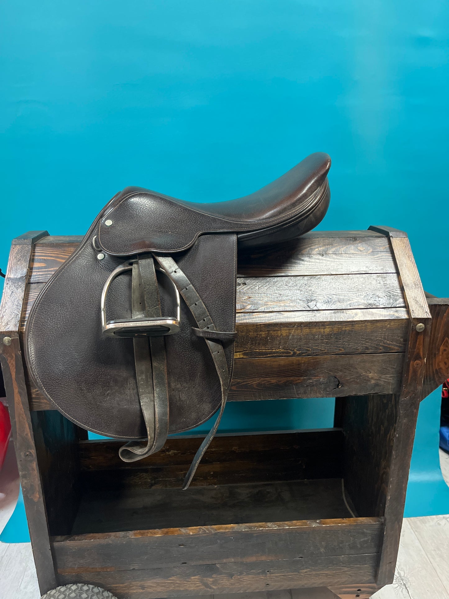 County Close Contact Saddle