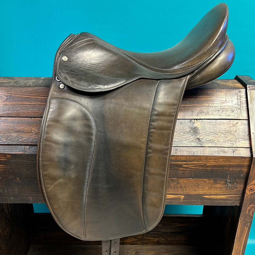 Falcon Dressage Saddle