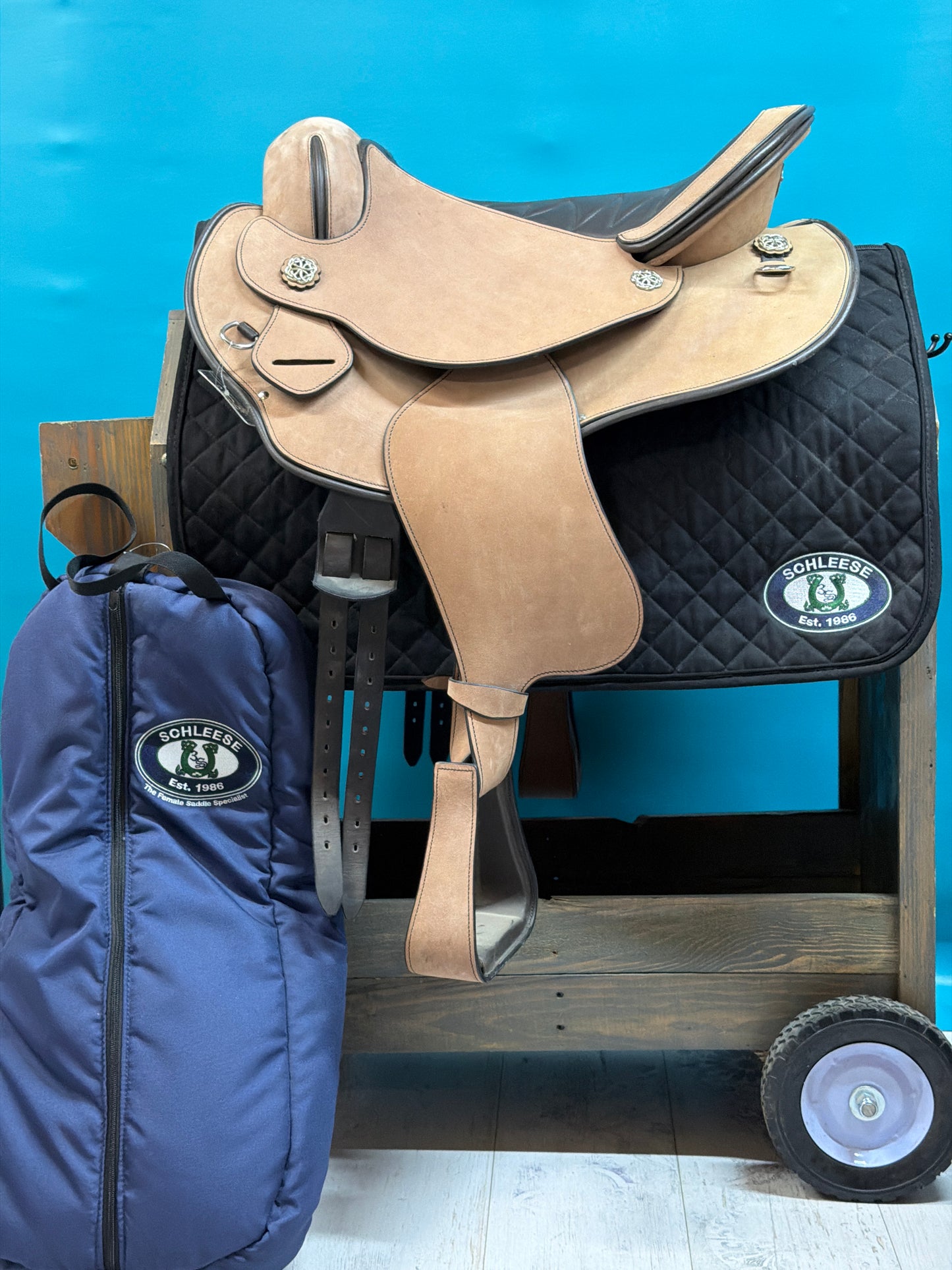 Light oil rough out Schleese Custom made endurance saddle, 15