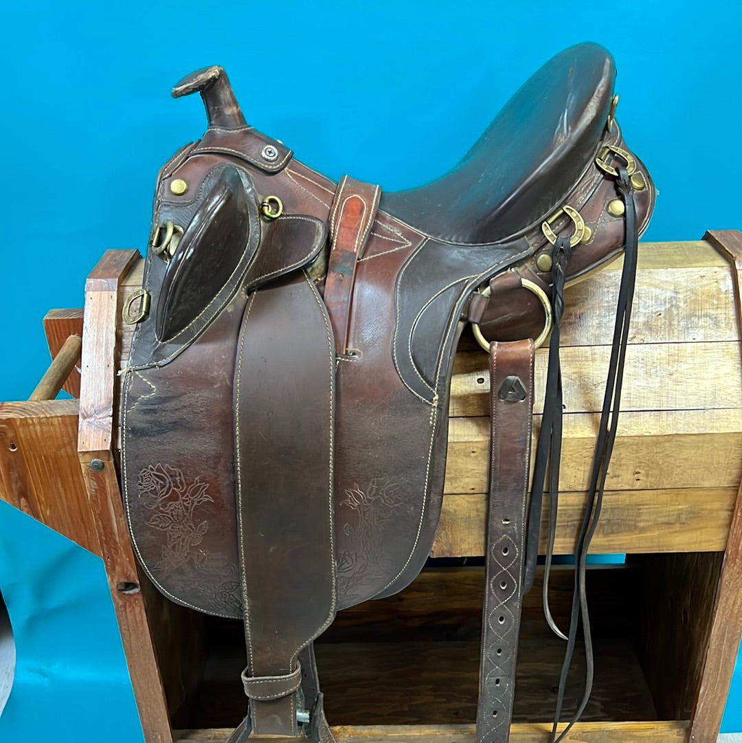 Platinum Poley Australian Saddle