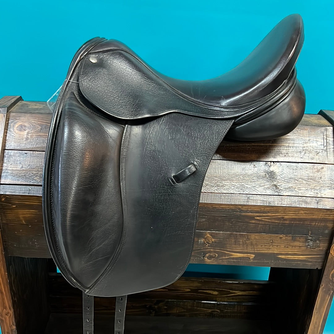 Legado Dressage Saddle