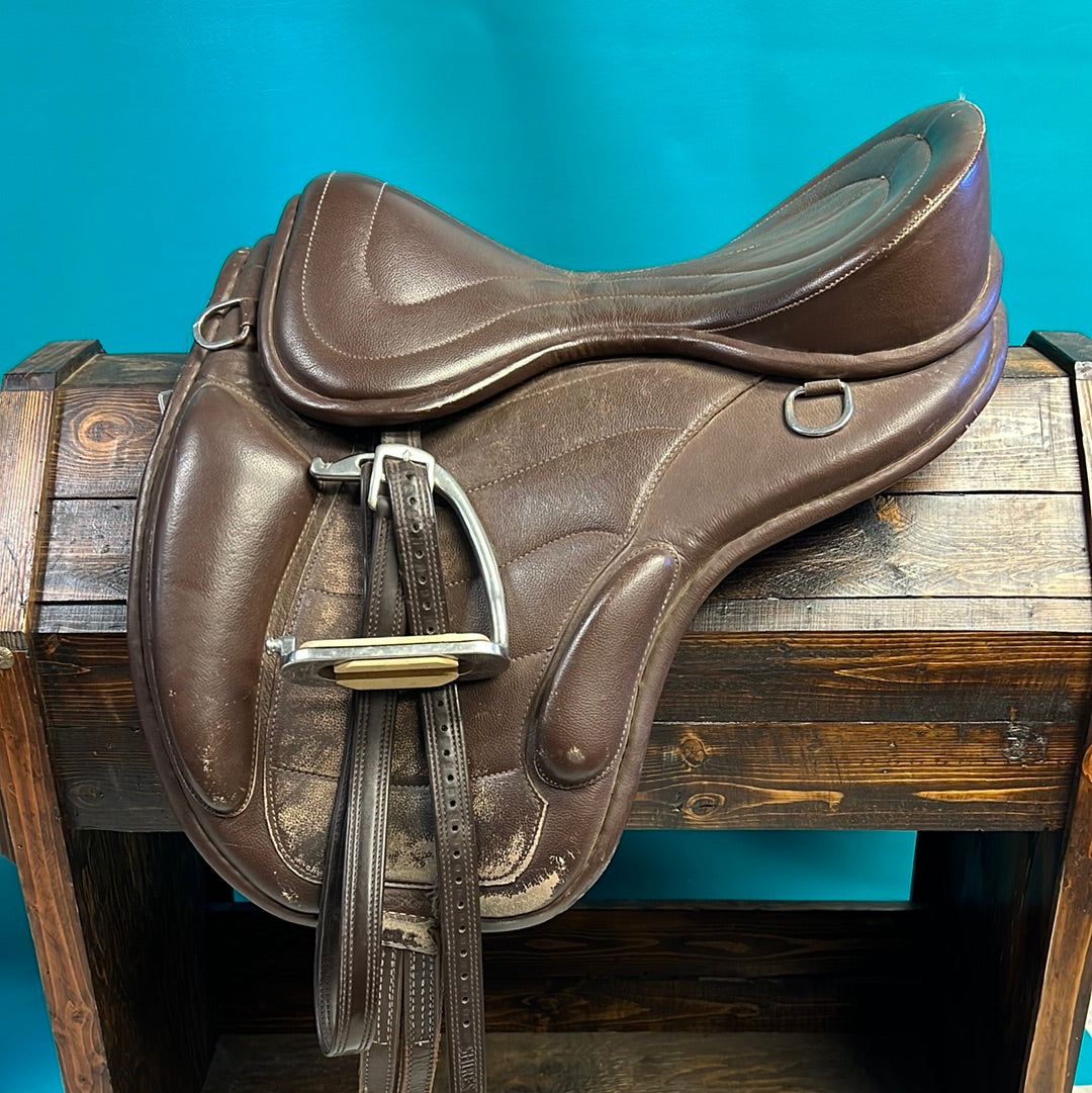 Treeless Endurance Saddle