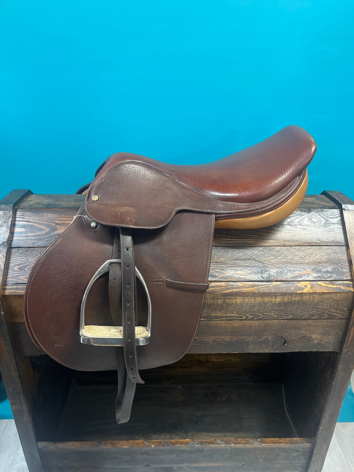 Crosby Close Contact Saddle