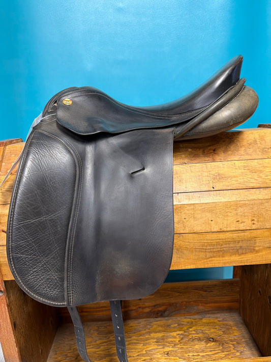 Karl Niedersuss Dressage Saddle, 17.5
