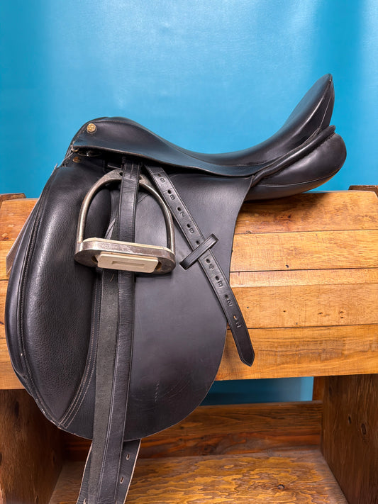 Kincade Dressage Saddle, 17.5