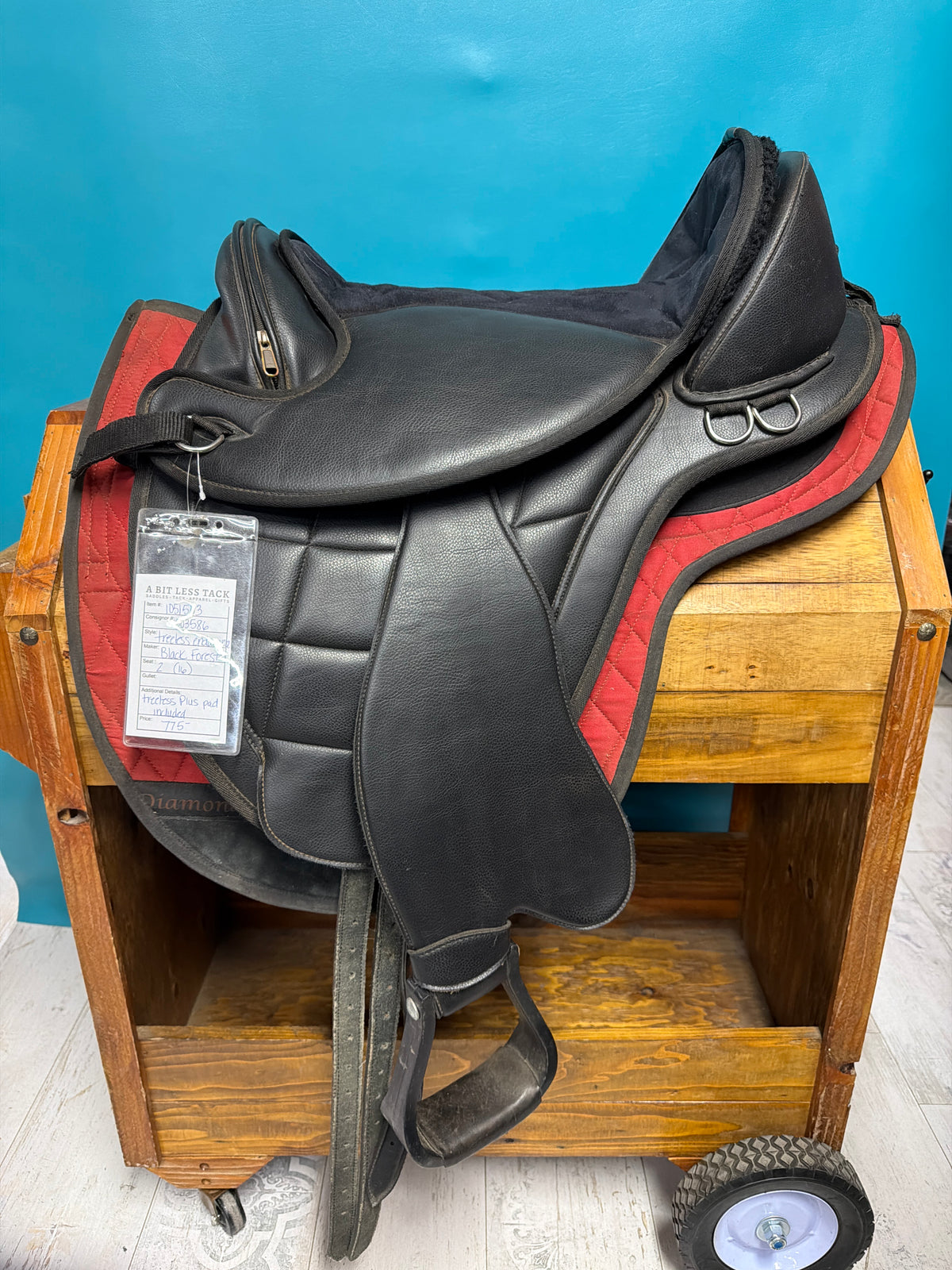Black Forest Treeless Endurance Saddle, 2 (16 western)