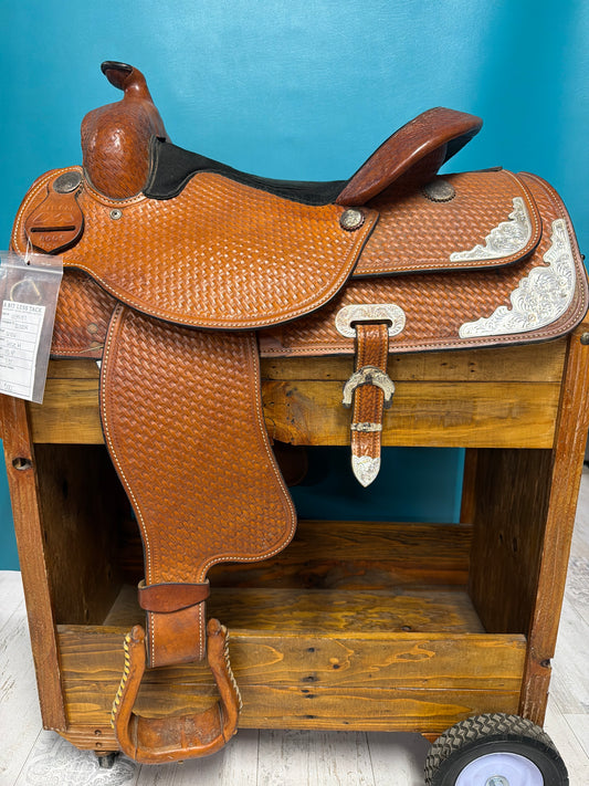 Circle M Show Saddle, 15.5"