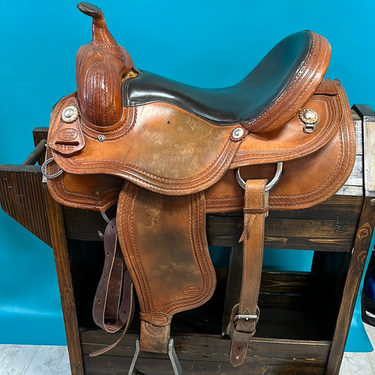 Courts Western Saddle