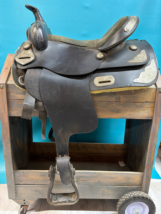 No makers mark Western Show saddle, 16