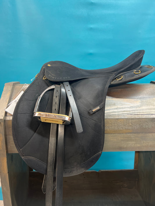 Black Wintec Pro Endurance Saddles, 18.5
