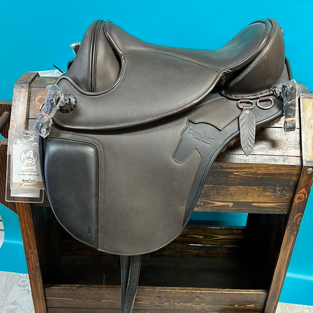 Barefoot Treeless Endurance Saddle – A Bit Less Tack