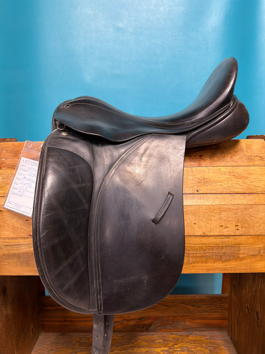 County Dressage Saddle, 17.5