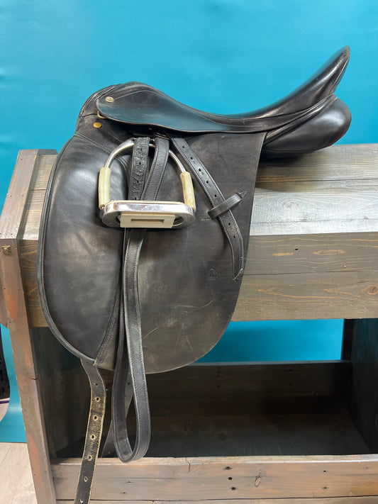 Black Circuit Dressage saddle, 17.5