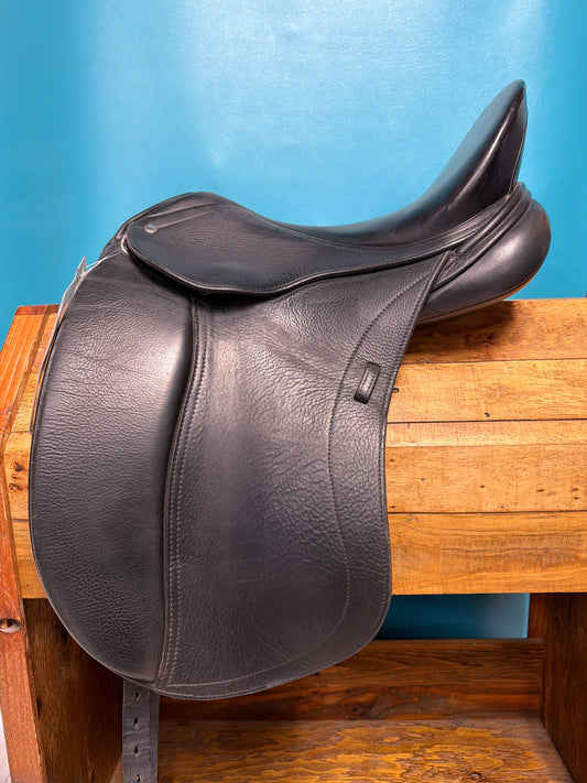 Schleese Dressage Saddle, 17.5