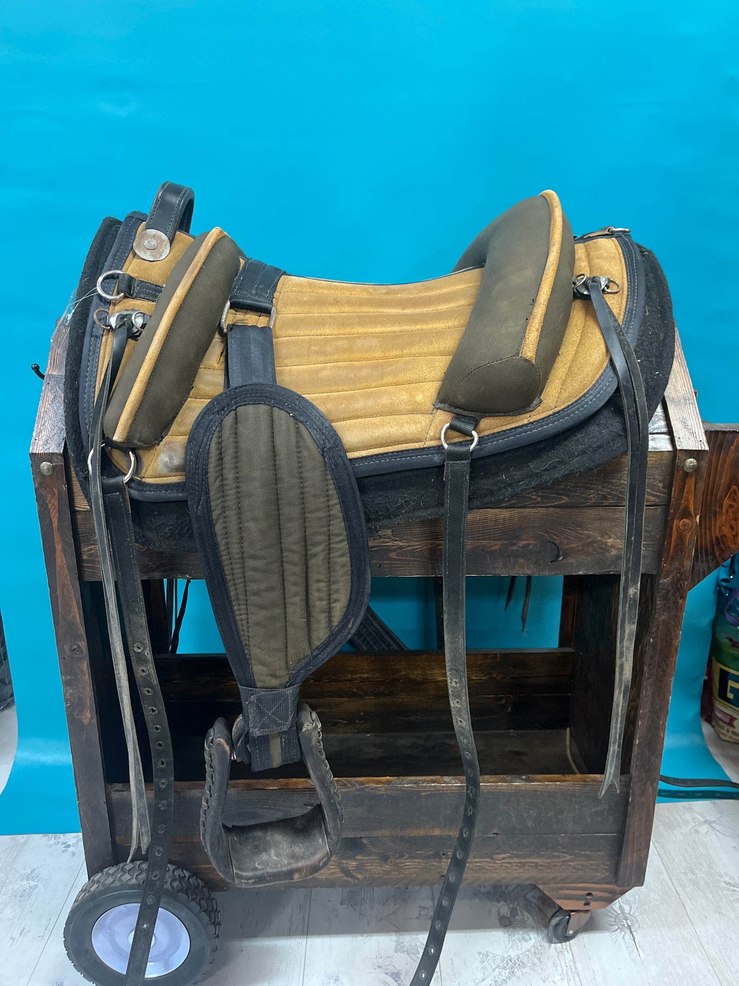 Rebecca Treeless Saddle