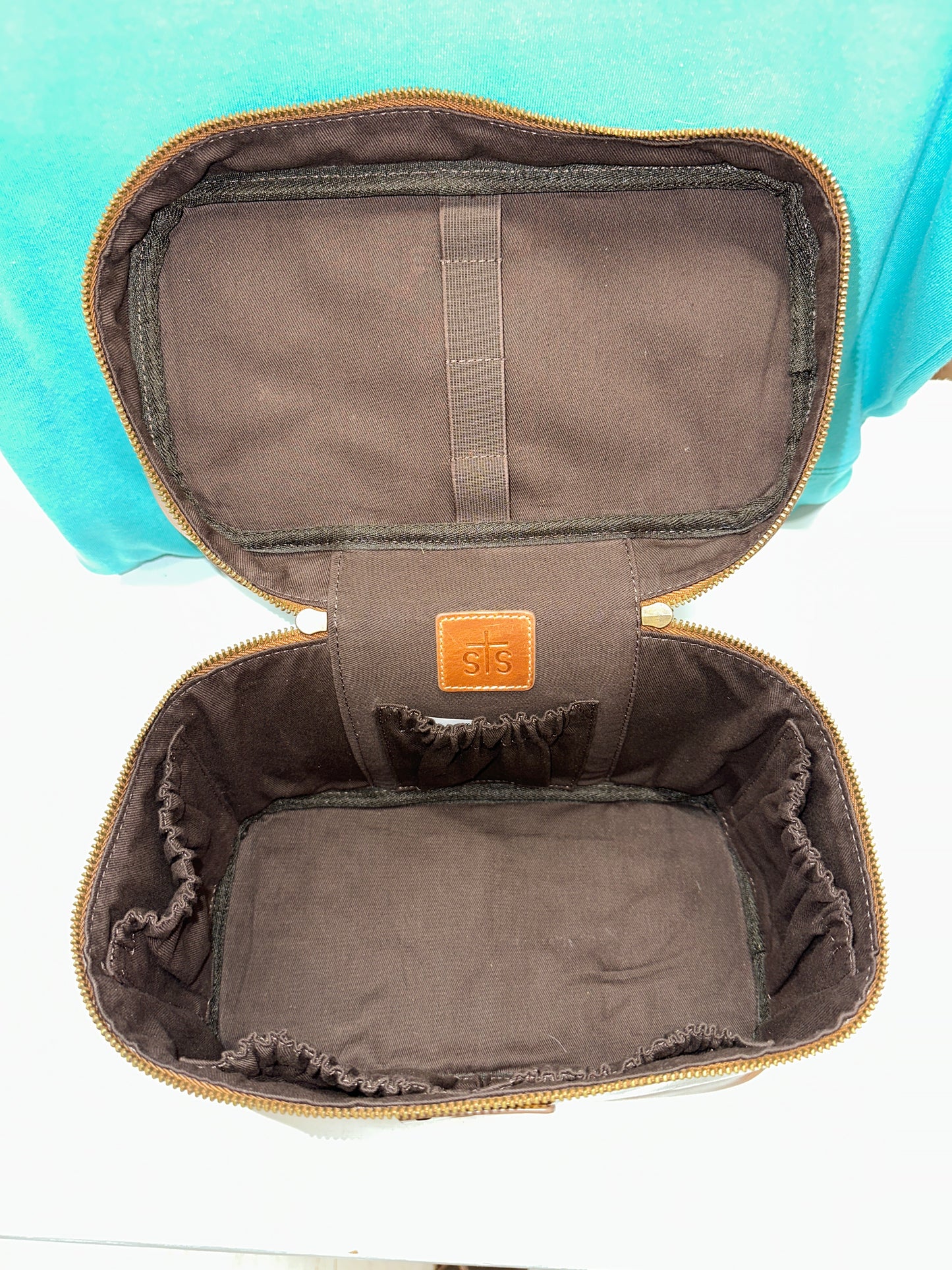 STS Basic Bliss Cowhide Train Case
