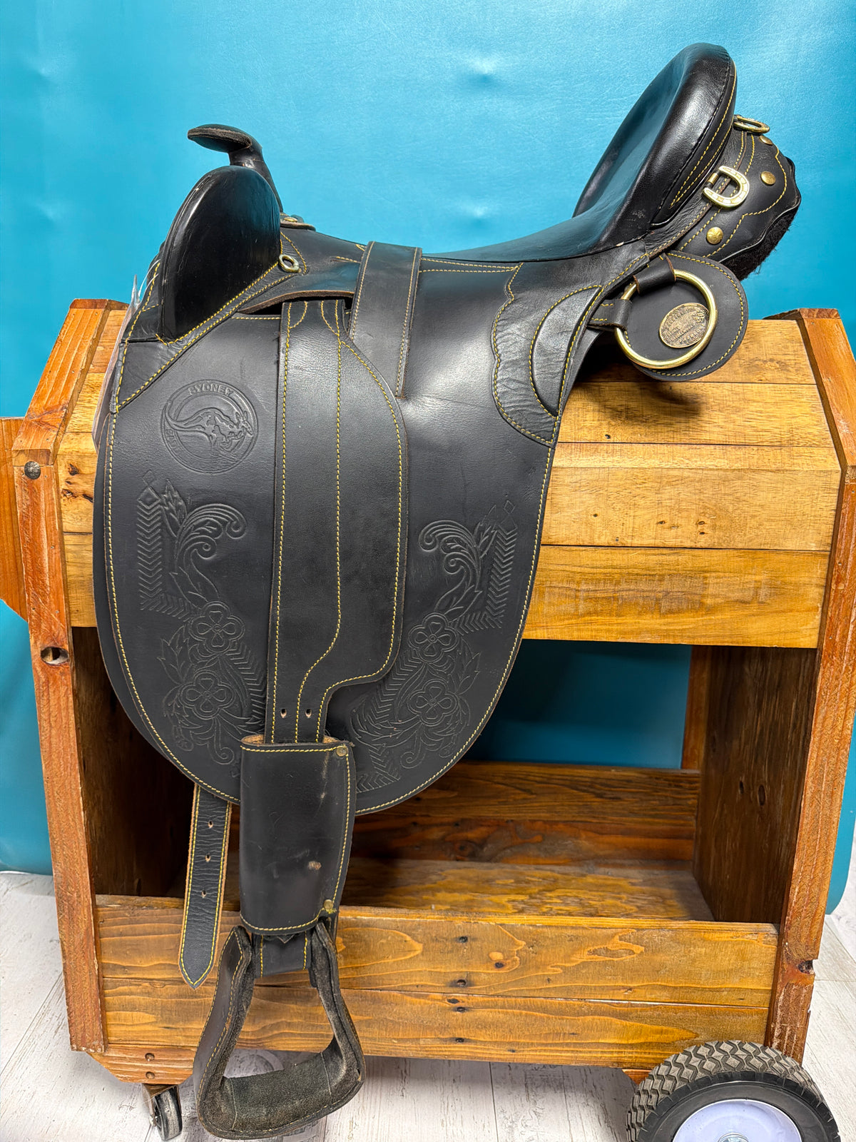 Sydney Saddle Works Draft Australian saddle, 19.5/17.5 Western