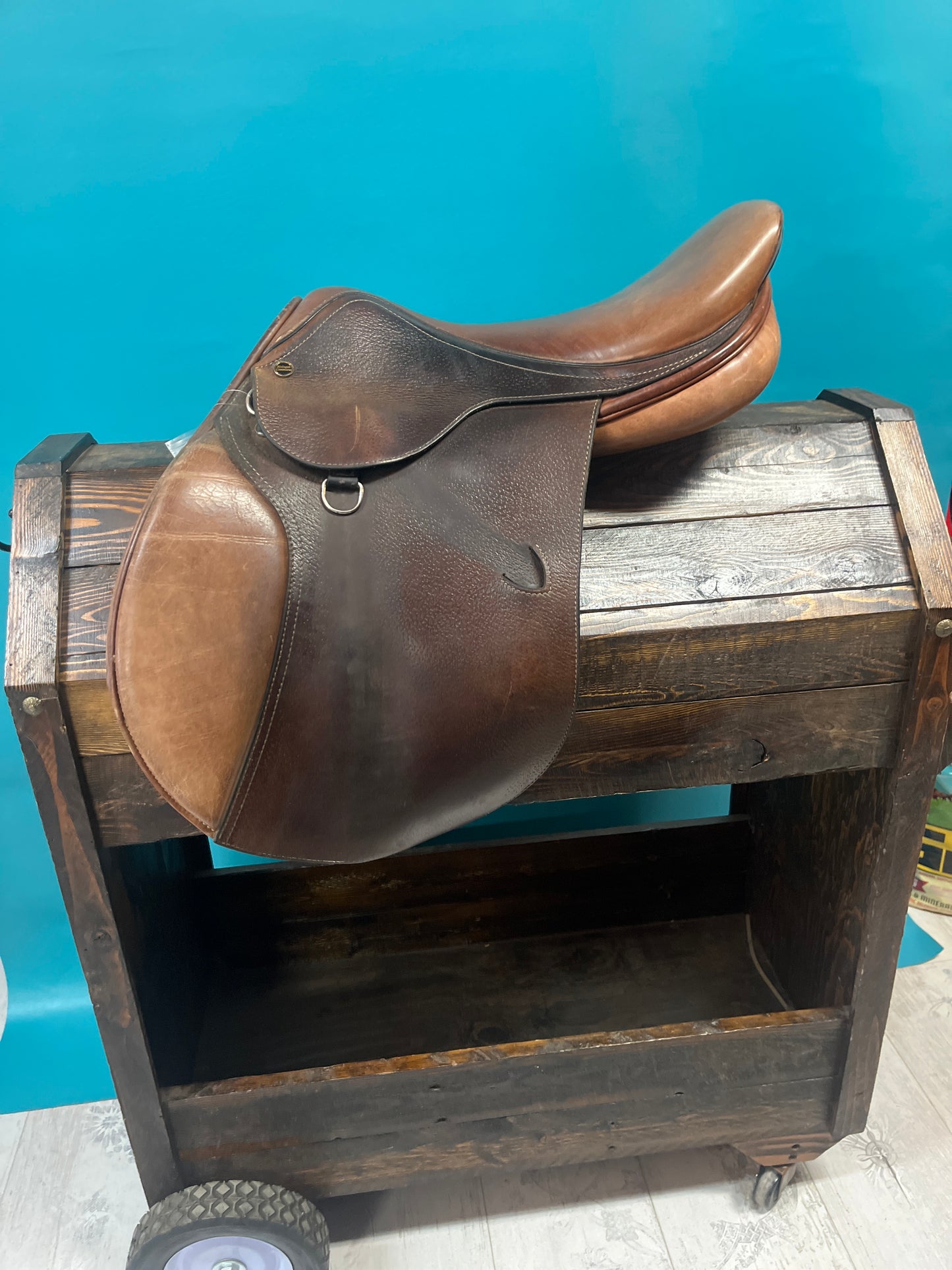 Richard Castelow Close Contact Saddle