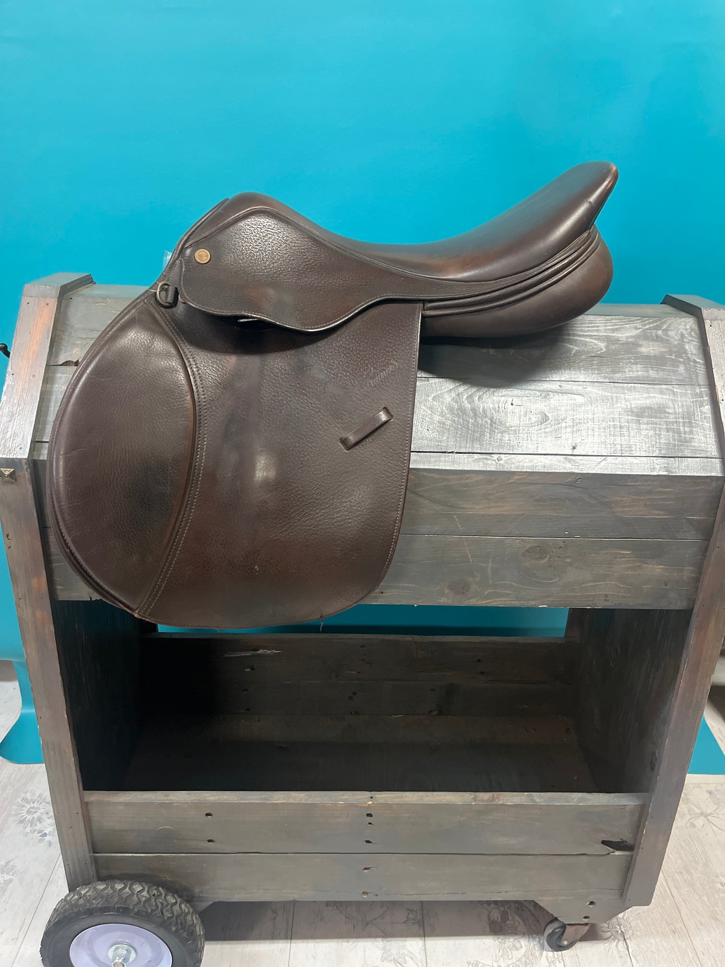 Close Contact Saddle