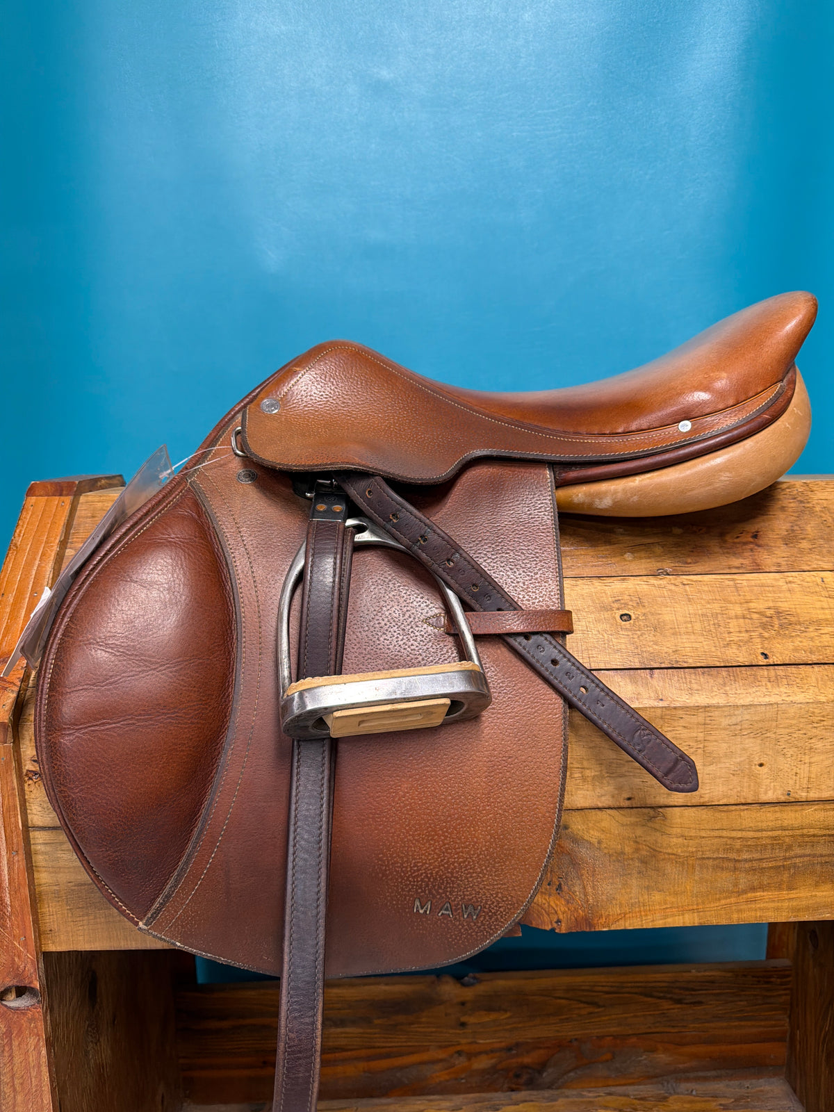 Hermes Close Contact, 17