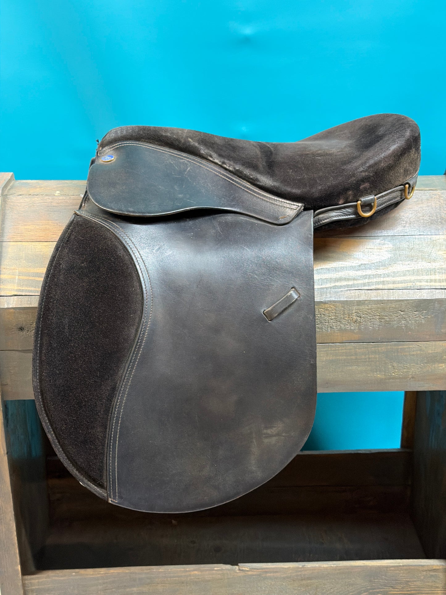 Black Balance Treeless Saddle, 18