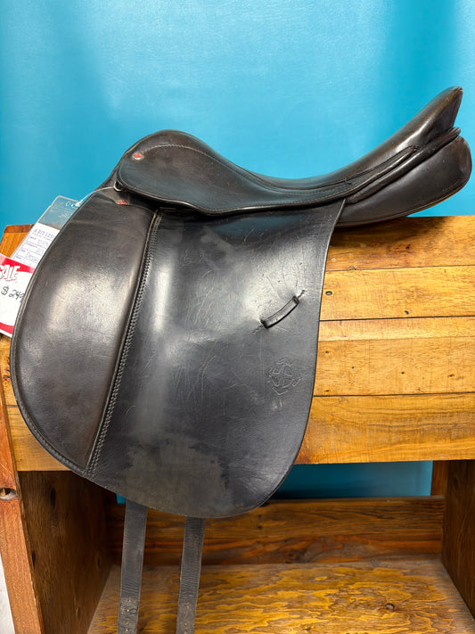 Courbette Futura Dressage saddle, 18
