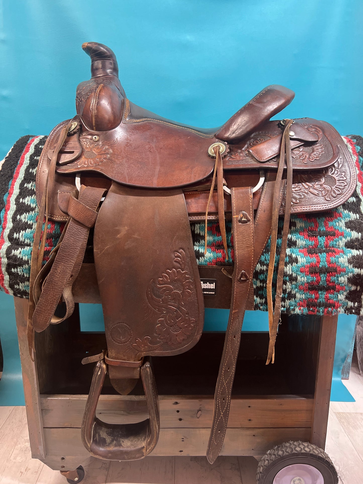 Circle Y Roping Saddle, 14.5