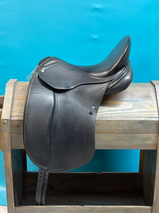 Black Schleese Dressage Saddle, 17.5