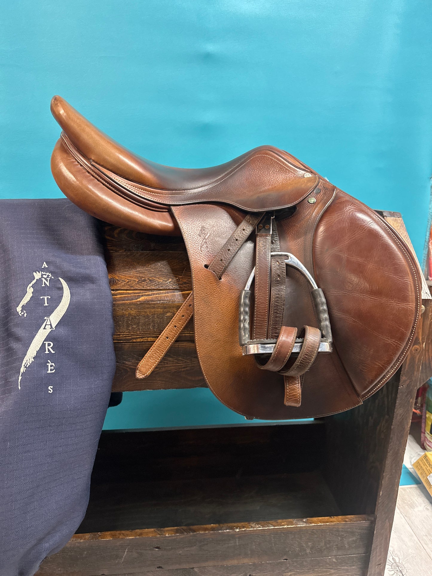 Brown Antares Close contact Saddle, 17.5