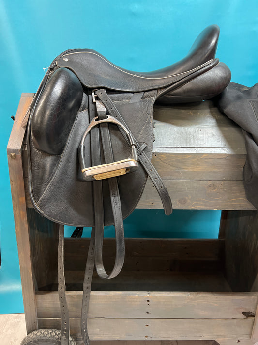 Custom Saddlery Icon Flight Dressage Saddle, 17.5