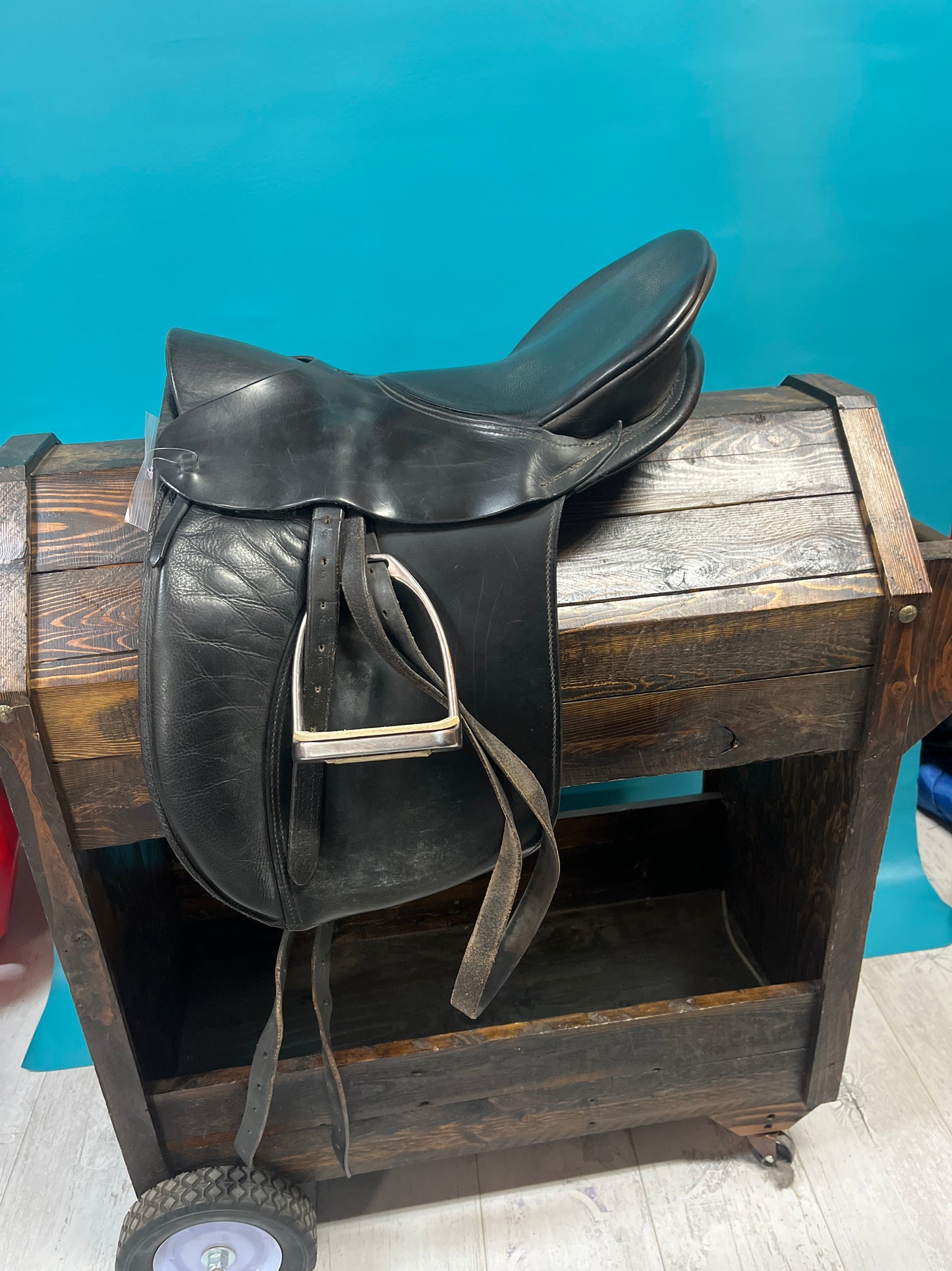 Treeless Dressage Saddle