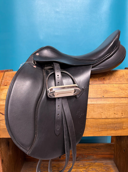 Courbette Cresta Dressage Saddle 17.5