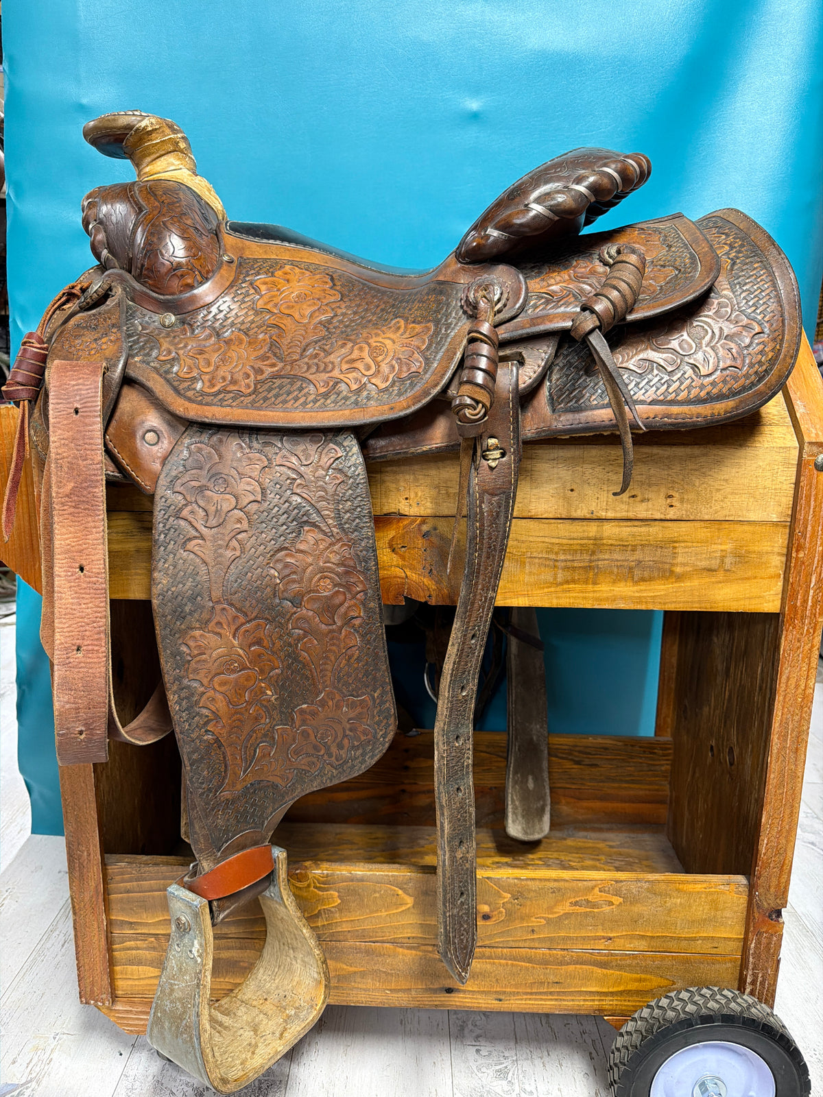 Chas Baker Roping Saddle, 15.5